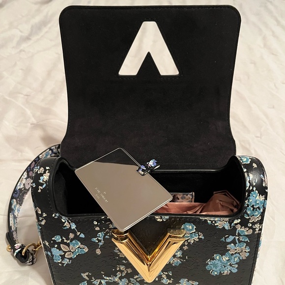 Floral LV Twist - Picture 4 of 7